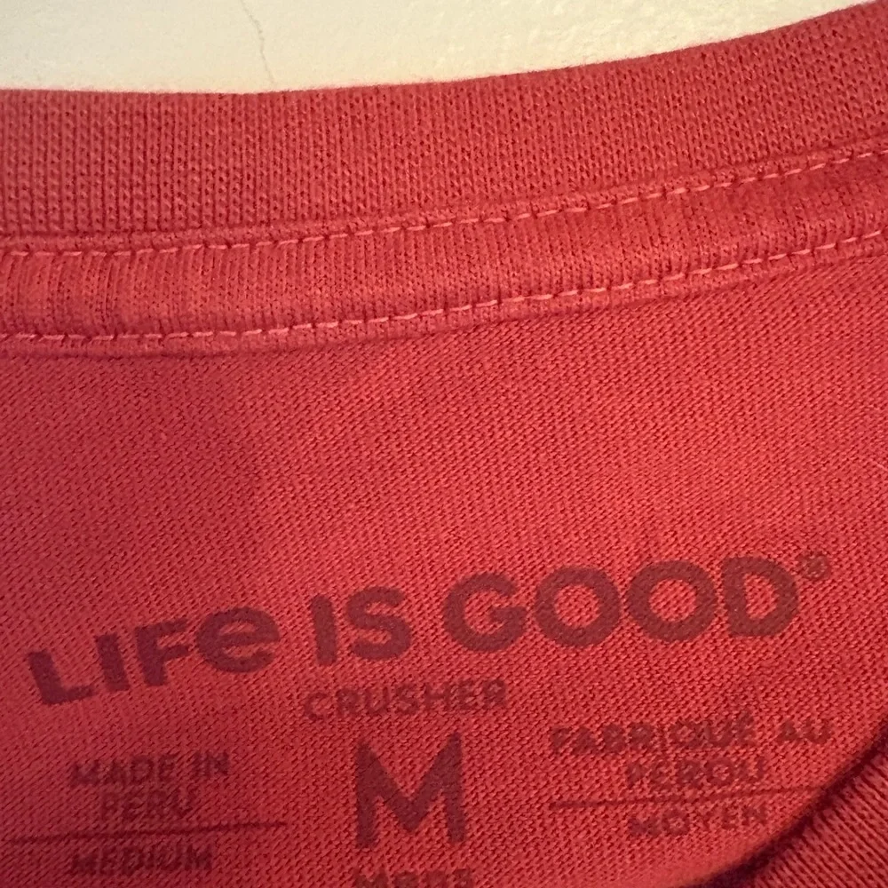 Life Is Good Red 'Hoppy Holidays' Short Sleeve Tee size M Christmas Beer - Picture 3 of 5
